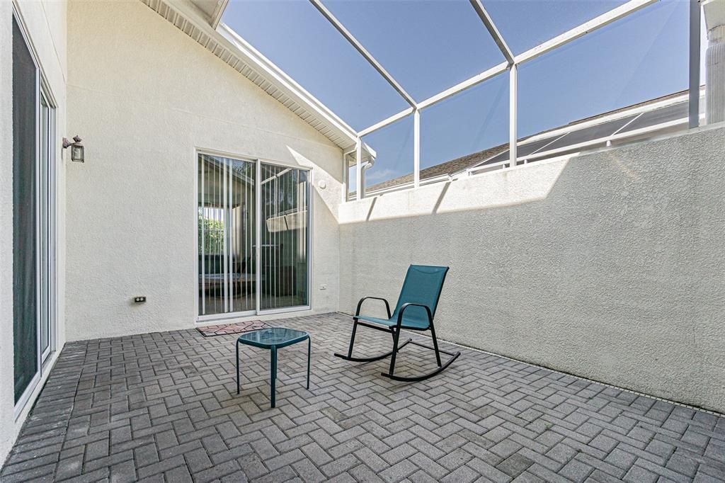 For Sale: $299,900 (3 beds, 3 baths, 1577 Square Feet)