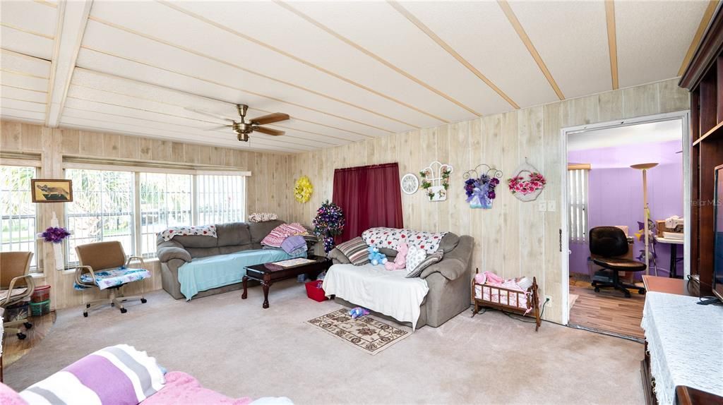 待售: $115,000 (2 贝兹, 2 浴室, 1293 平方英尺)