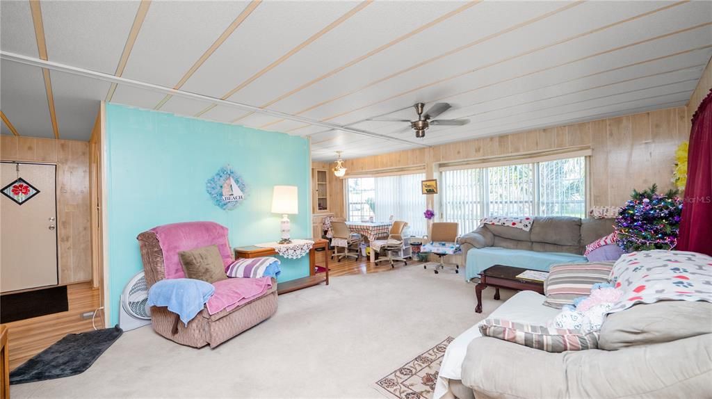 待售: $115,000 (2 贝兹, 2 浴室, 1293 平方英尺)