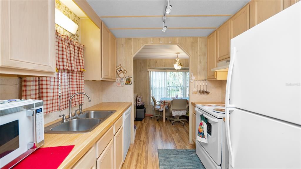 待售: $115,000 (2 贝兹, 2 浴室, 1293 平方英尺)