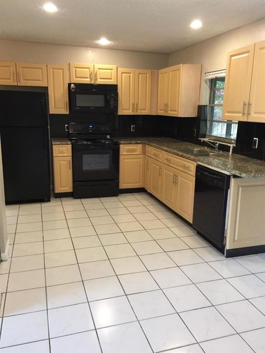 出租: $1,995 (3 贝兹, 2 浴室, 1164 平方英尺)