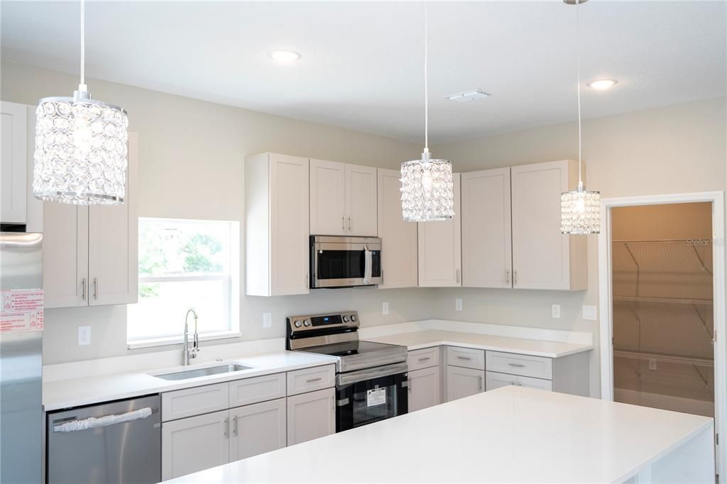 For Sale: $375,900 (3 beds, 2 baths, 1904 Square Feet)