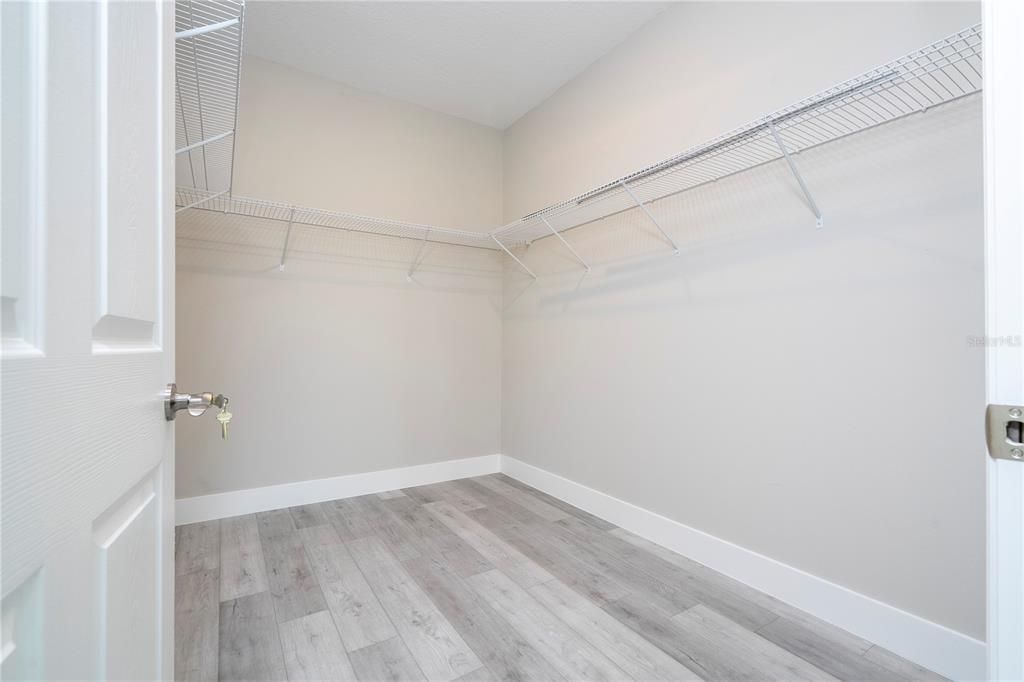 For Sale: $375,900 (3 beds, 2 baths, 1904 Square Feet)