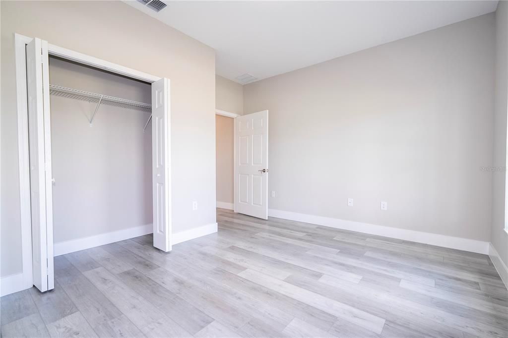 For Sale: $375,900 (3 beds, 2 baths, 1904 Square Feet)