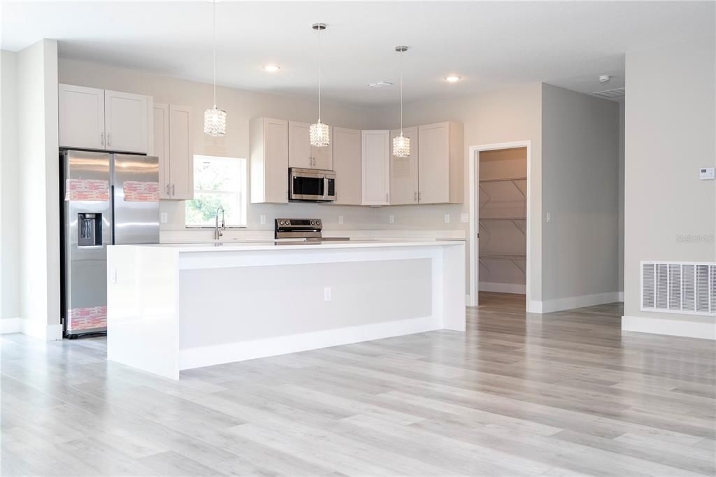 For Sale: $375,900 (3 beds, 2 baths, 1904 Square Feet)