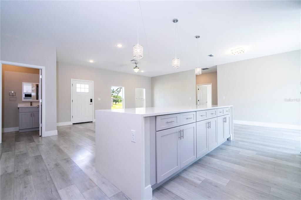 For Sale: $375,900 (3 beds, 2 baths, 1904 Square Feet)