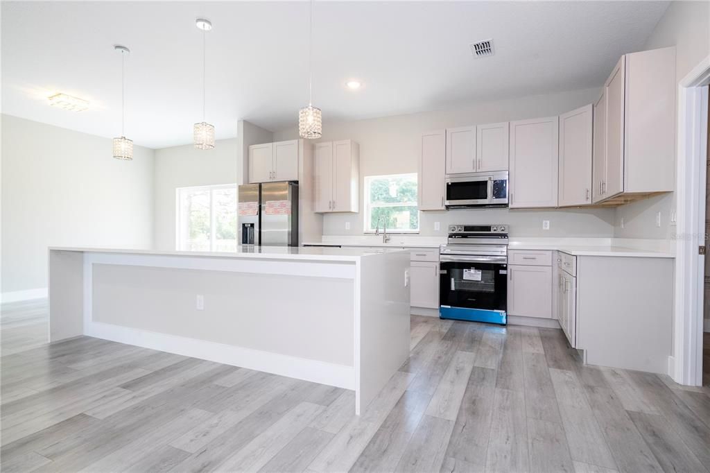 For Sale: $375,900 (3 beds, 2 baths, 1904 Square Feet)