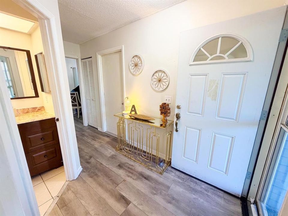 For Sale: $300,000 (2 beds, 2 baths, 1382 Square Feet)