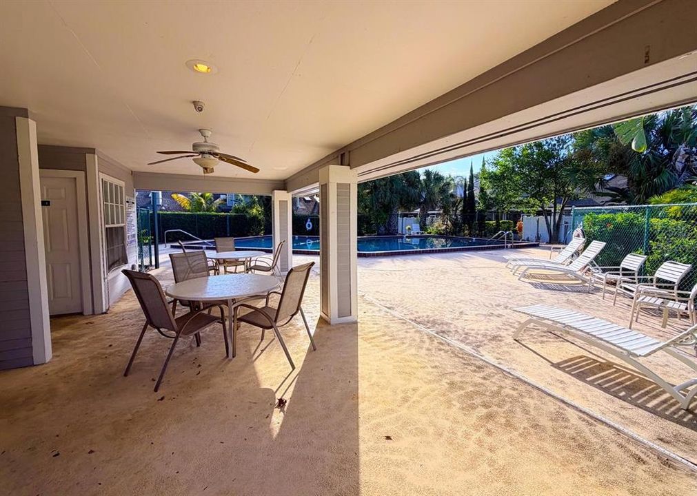 For Sale: $300,000 (2 beds, 2 baths, 1382 Square Feet)