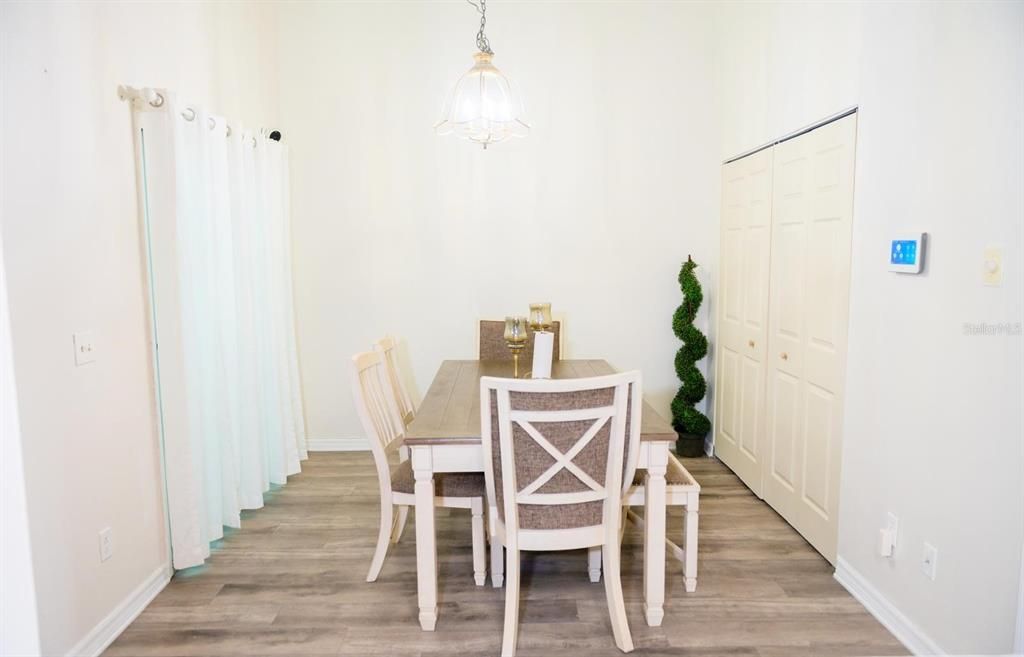 For Sale: $300,000 (2 beds, 2 baths, 1382 Square Feet)