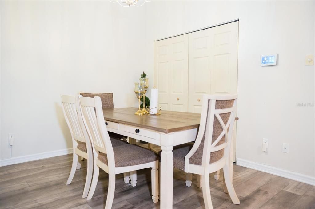 For Sale: $300,000 (2 beds, 2 baths, 1382 Square Feet)