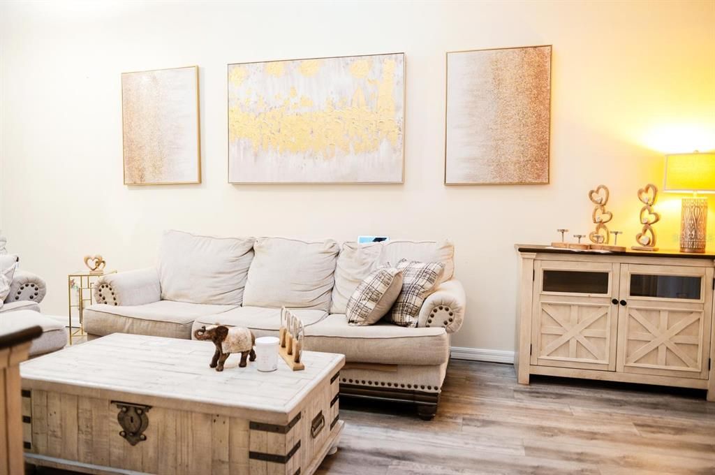 For Sale: $300,000 (2 beds, 2 baths, 1382 Square Feet)