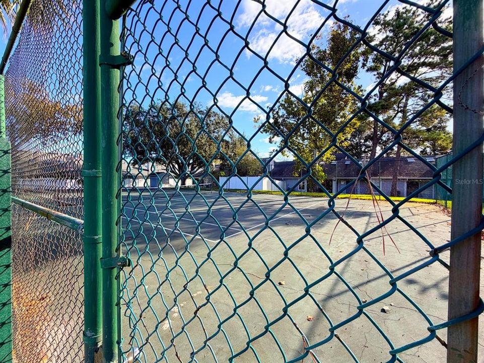 For Sale: $300,000 (2 beds, 2 baths, 1382 Square Feet)