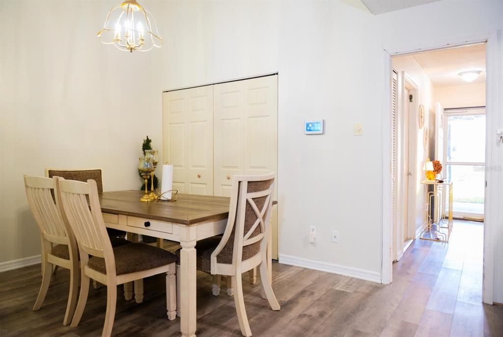 For Sale: $300,000 (2 beds, 2 baths, 1382 Square Feet)