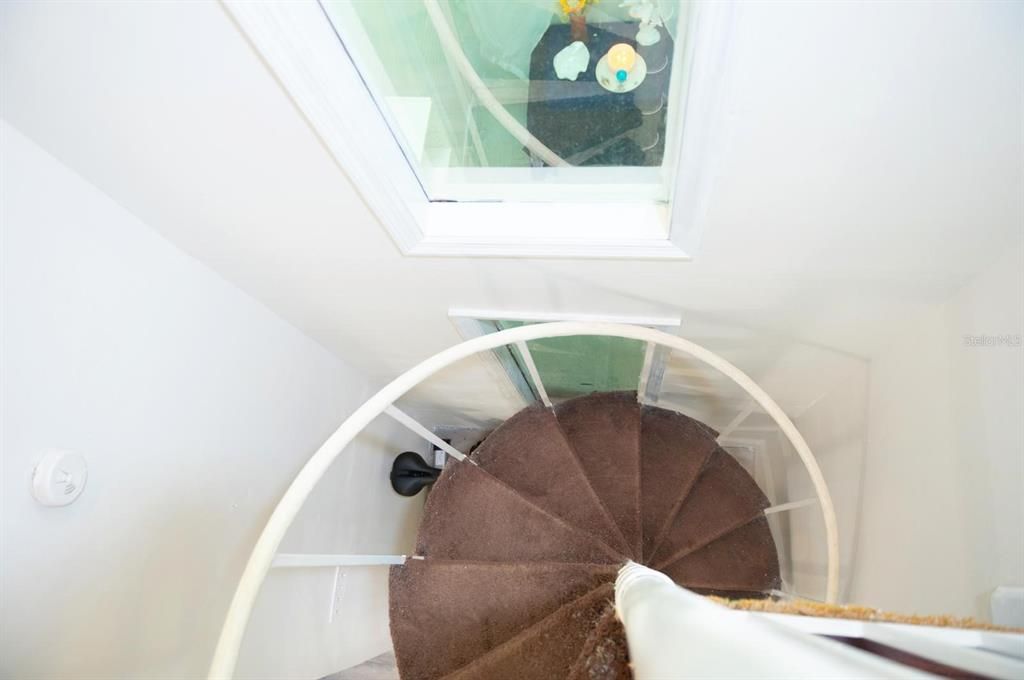 For Sale: $300,000 (2 beds, 2 baths, 1382 Square Feet)