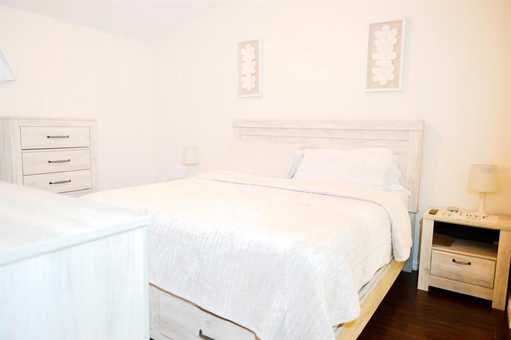 For Sale: $300,000 (2 beds, 2 baths, 1382 Square Feet)