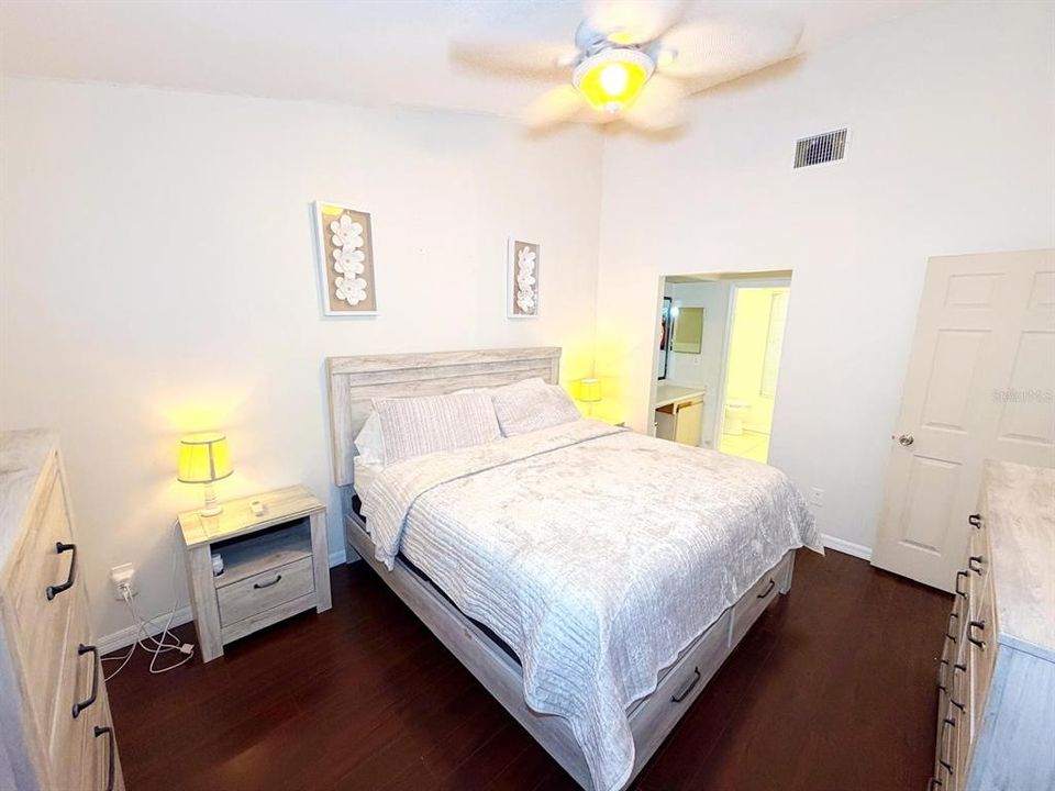 For Sale: $300,000 (2 beds, 2 baths, 1382 Square Feet)
