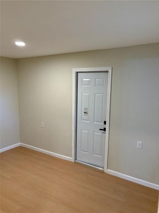 合同活跃: $229,900 (3 贝兹, 2 浴室, 1336 平方英尺)