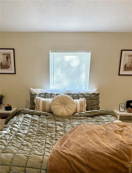 合同活跃: $229,900 (3 贝兹, 2 浴室, 1336 平方英尺)