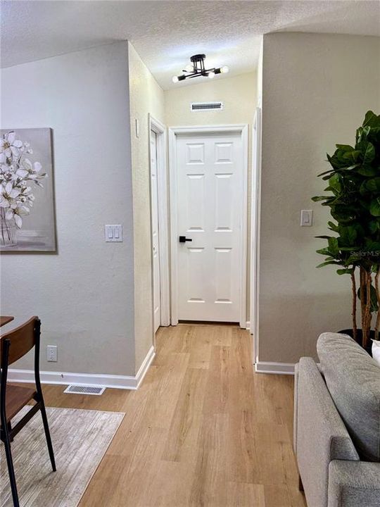 合同活跃: $229,900 (3 贝兹, 2 浴室, 1336 平方英尺)