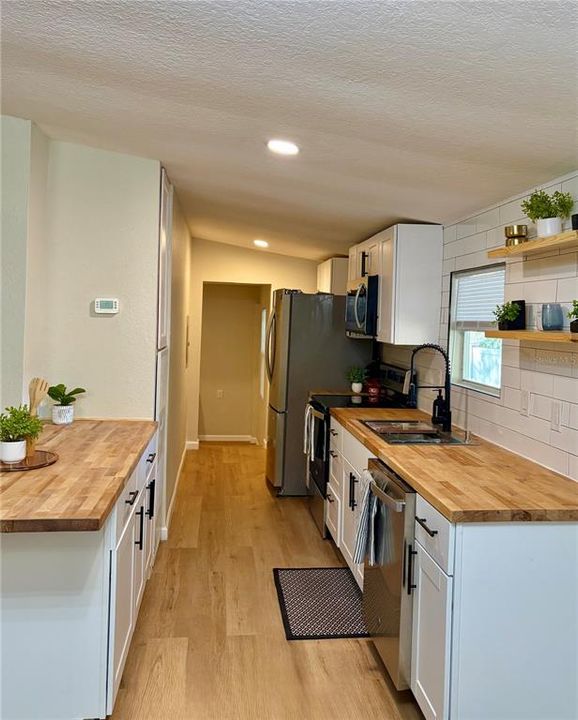 合同活跃: $229,900 (3 贝兹, 2 浴室, 1336 平方英尺)