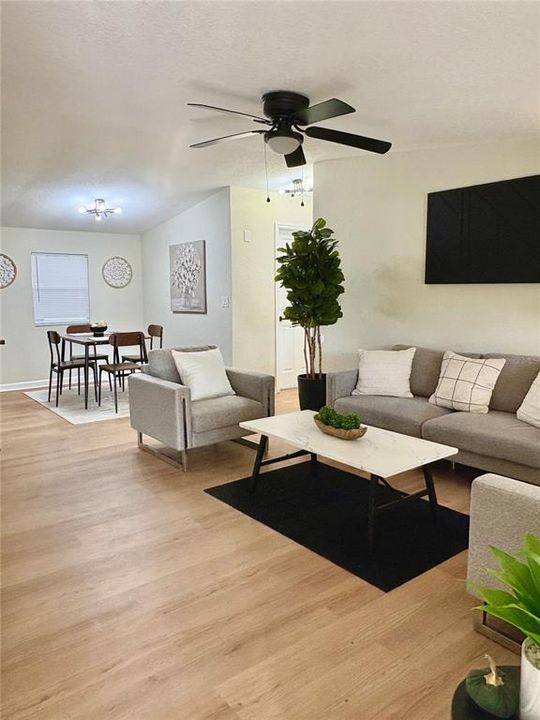 合同活跃: $229,900 (3 贝兹, 2 浴室, 1336 平方英尺)