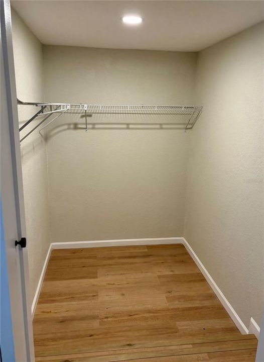 合同活跃: $229,900 (3 贝兹, 2 浴室, 1336 平方英尺)