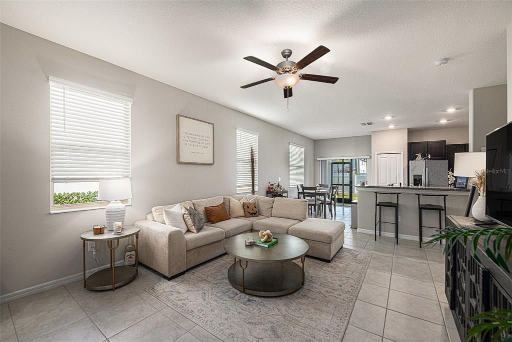 待售: $298,000 (2 贝兹, 2 浴室, 1548 平方英尺)