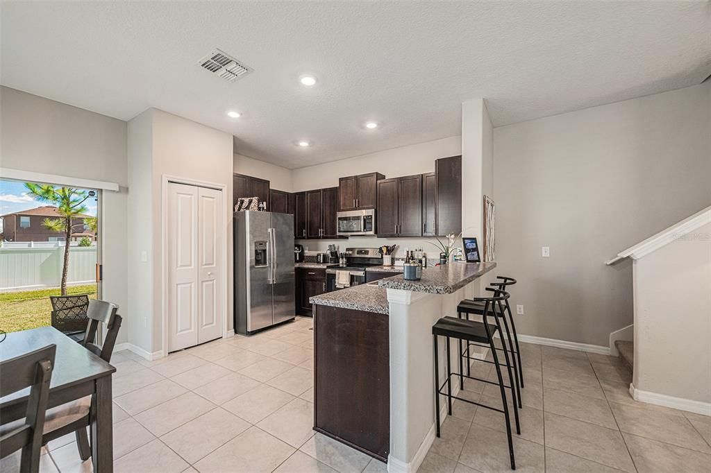 待售: $298,000 (2 贝兹, 2 浴室, 1548 平方英尺)