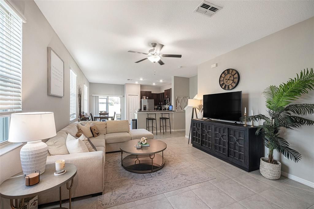 待售: $298,000 (2 贝兹, 2 浴室, 1548 平方英尺)