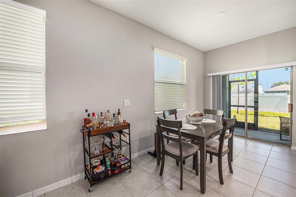 待售: $298,000 (2 贝兹, 2 浴室, 1548 平方英尺)