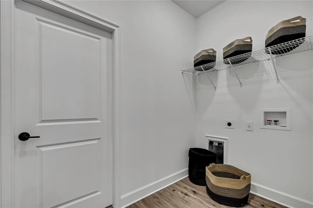 En Venta: $398,990 (4 camas, 3 baños, 2061 Pies cuadrados)