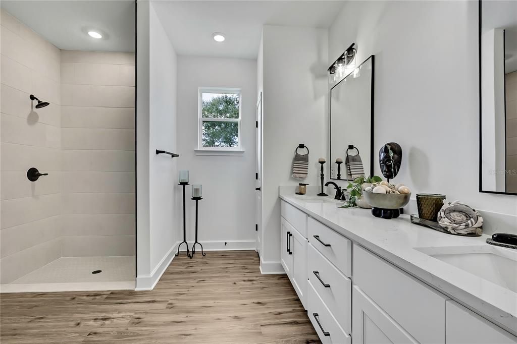 En Venta: $398,990 (4 camas, 3 baños, 2061 Pies cuadrados)