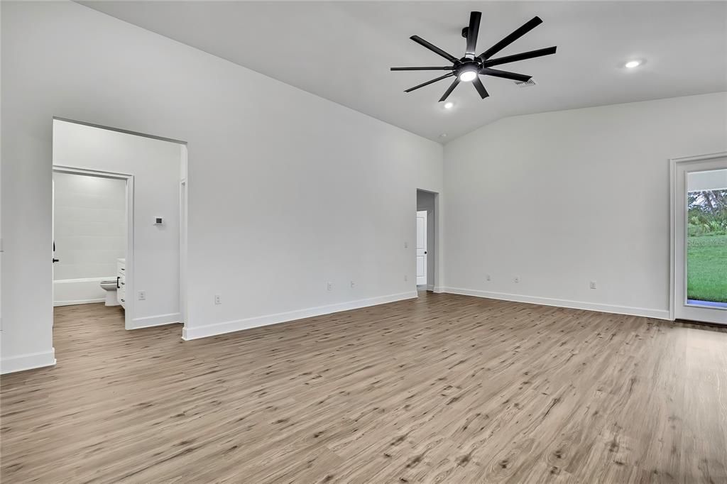 En Venta: $398,990 (4 camas, 3 baños, 2061 Pies cuadrados)