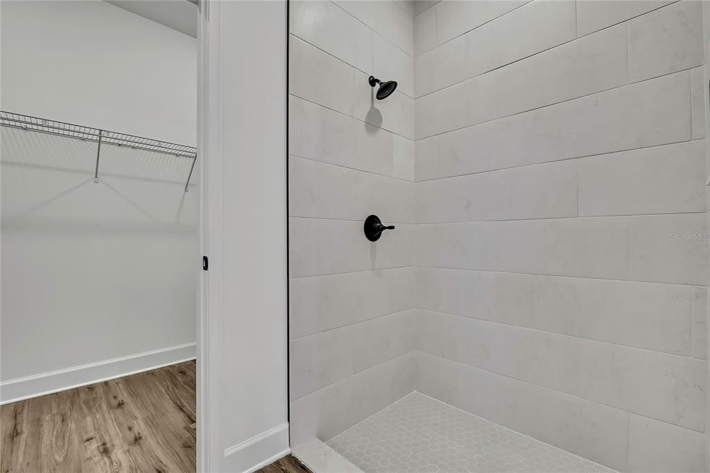 En Venta: $398,990 (4 camas, 3 baños, 2061 Pies cuadrados)