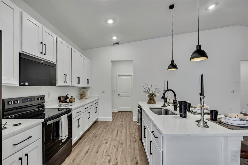 En Venta: $398,990 (4 camas, 3 baños, 2061 Pies cuadrados)