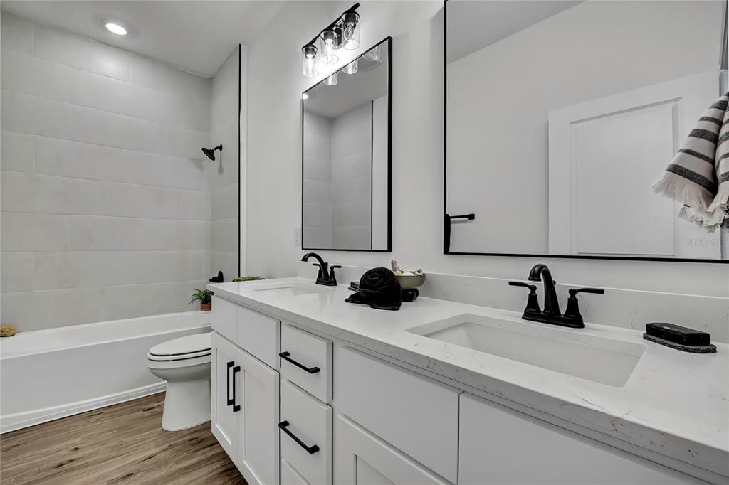 En Venta: $398,990 (4 camas, 3 baños, 2061 Pies cuadrados)