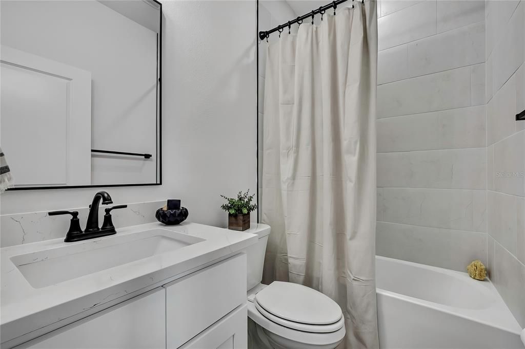 En Venta: $398,990 (4 camas, 3 baños, 2061 Pies cuadrados)