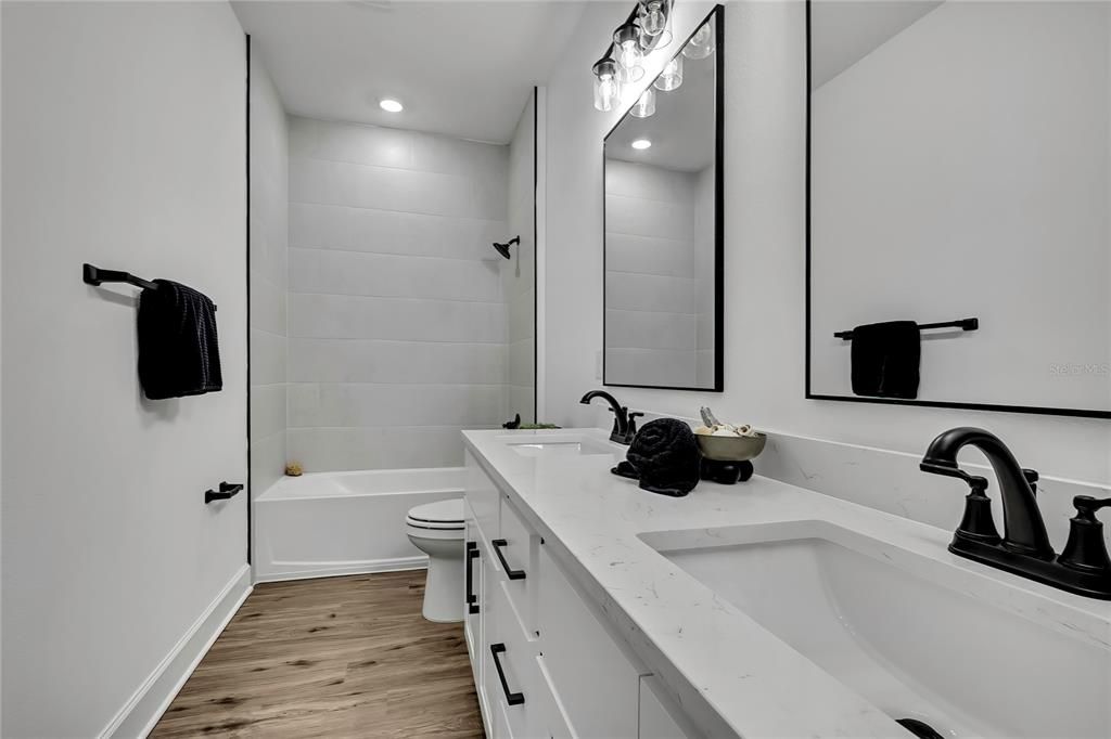 En Venta: $398,990 (4 camas, 3 baños, 2061 Pies cuadrados)