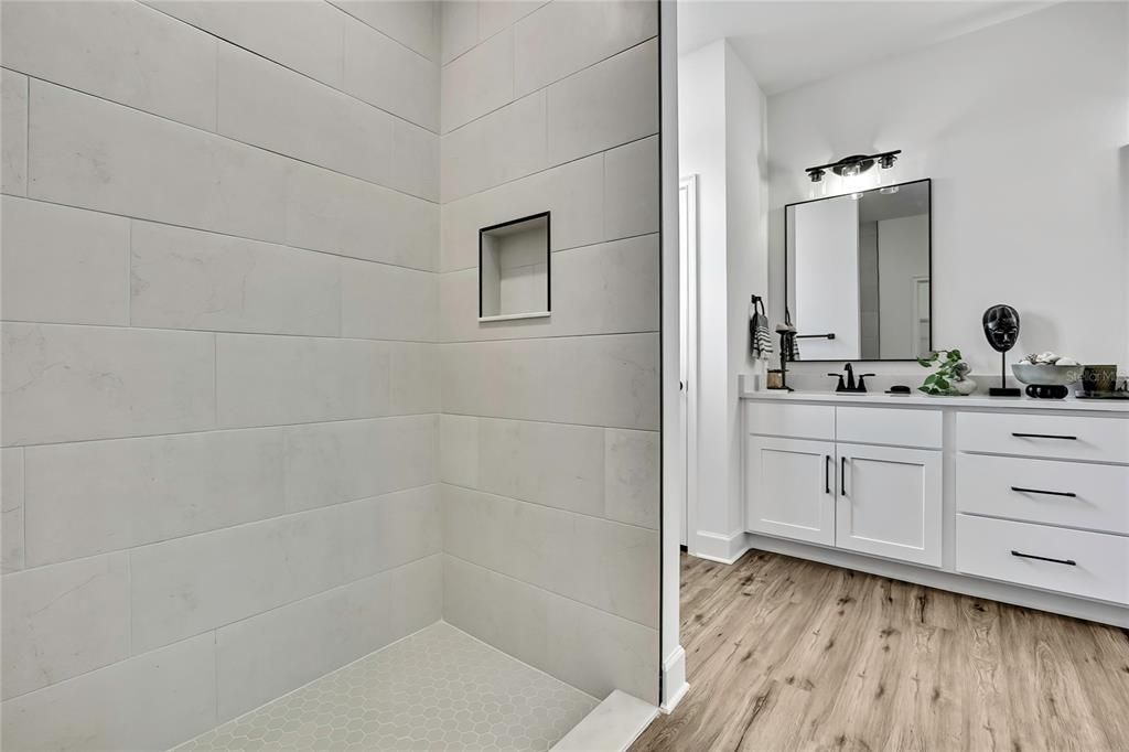 En Venta: $398,990 (4 camas, 3 baños, 2061 Pies cuadrados)