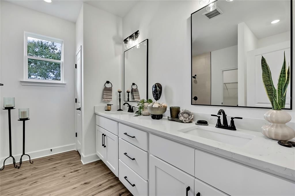 En Venta: $398,990 (4 camas, 3 baños, 2061 Pies cuadrados)