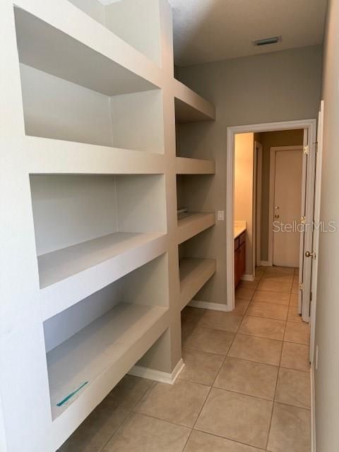 В аренду: $4,000 (5 спален, 4 ванн, 3360 Квадратных фут)