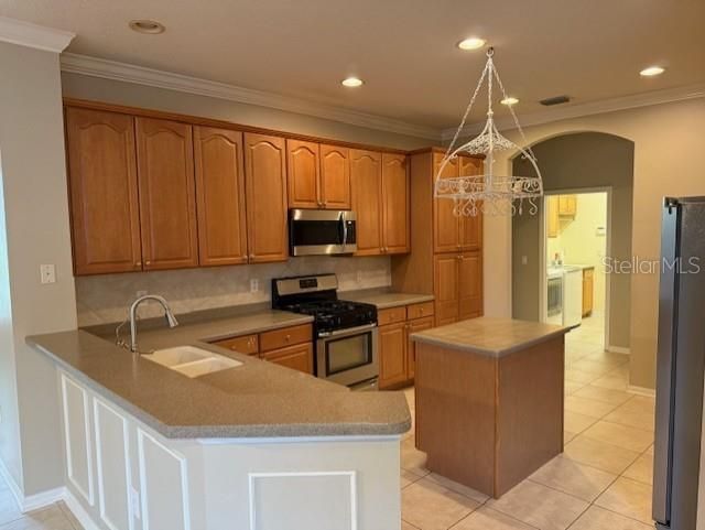 В аренду: $4,000 (5 спален, 4 ванн, 3360 Квадратных фут)