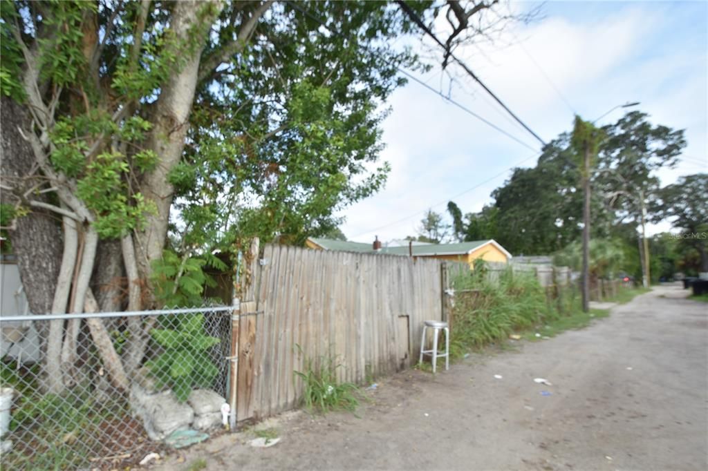 Под контрактом: $80,000 (0.12 acres)