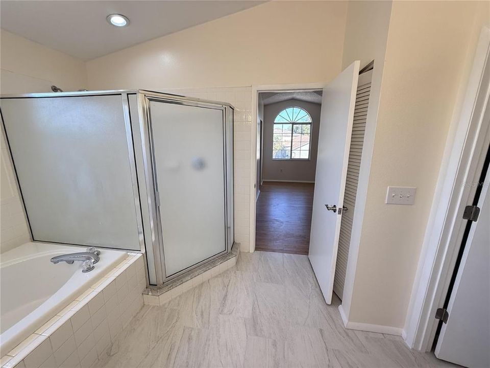 For Rent: $2,895 (6 beds, 3 baths, 2806 Square Feet)