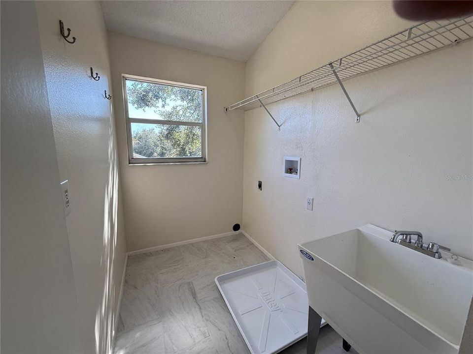 For Rent: $2,895 (6 beds, 3 baths, 2806 Square Feet)