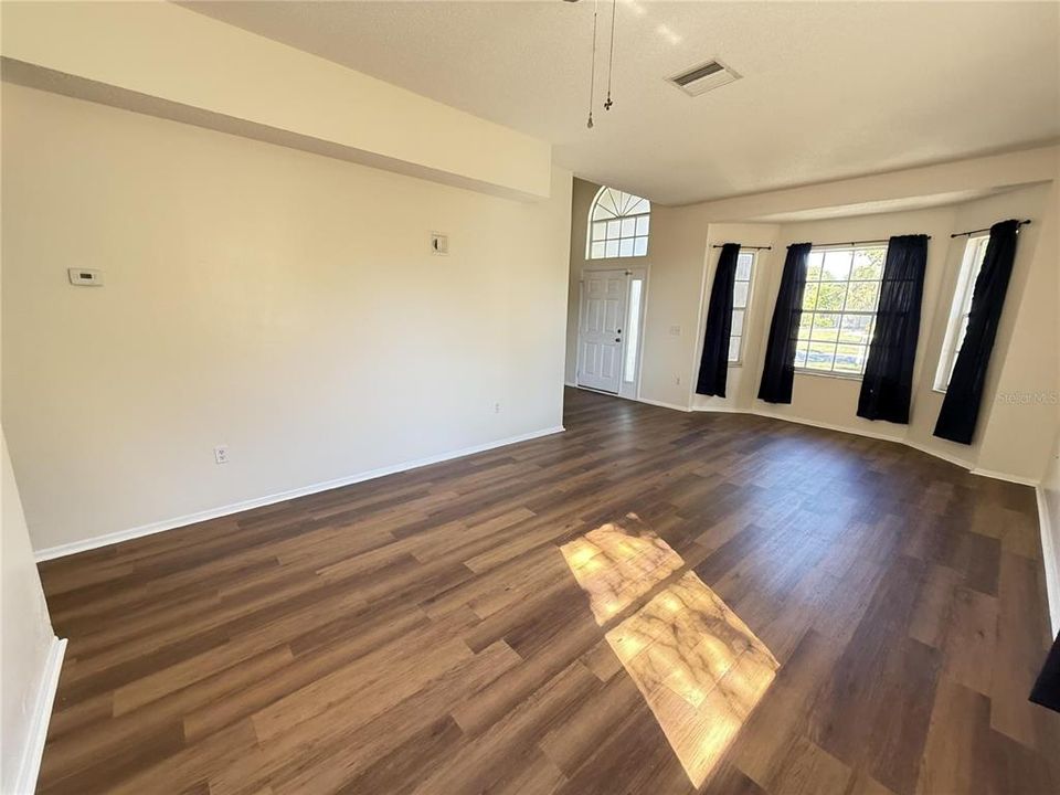 For Rent: $2,895 (6 beds, 3 baths, 2806 Square Feet)