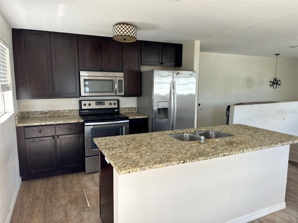 For Sale: $279,000 (3 beds, 2 baths, 1680 Square Feet)