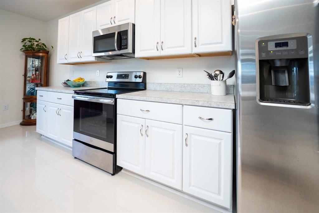 For Sale: $390,000 (4 beds, 2 baths, 2143 Square Feet)