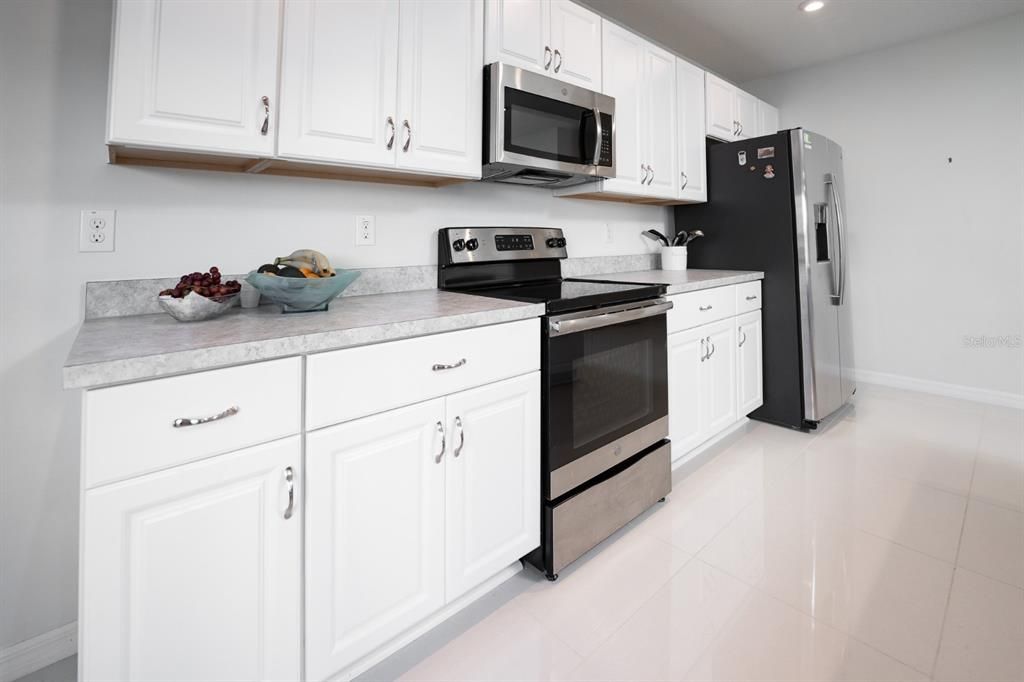 For Sale: $390,000 (4 beds, 2 baths, 2143 Square Feet)